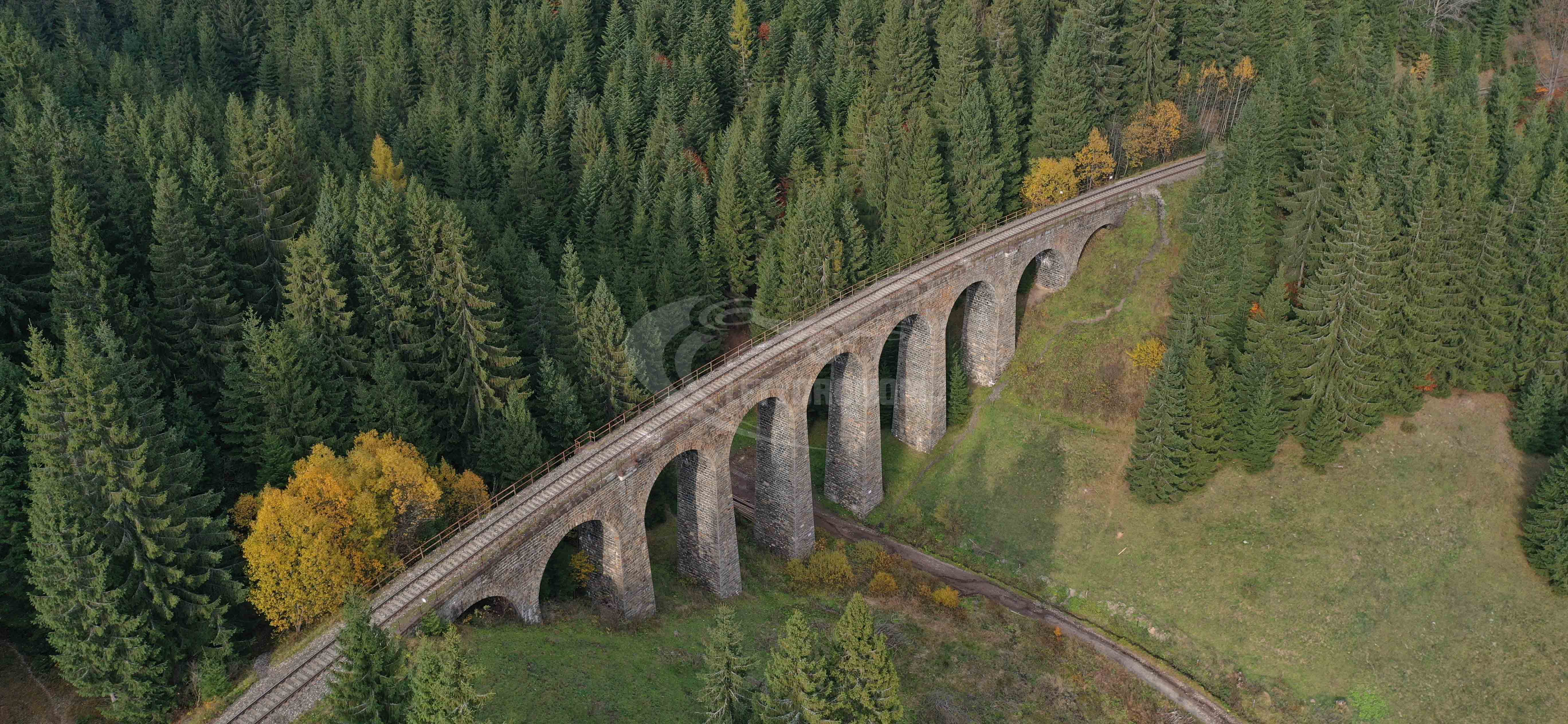 Viadukt z dronu neupravený